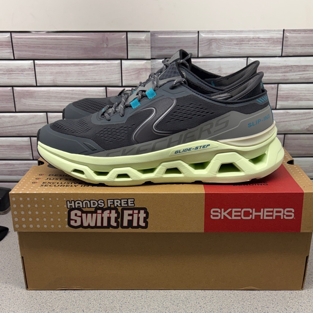 Skechers Glyde Step Altas slip-Ins Hands Free Men’s size 10.5 wide Fit